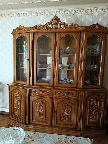 Bufetlər: Klassik üslubda böyük bufet-vitrin - Material: massiv ağac (şpon — 1
