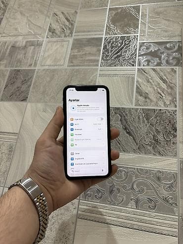 tel halva: IPhone 11 — 2