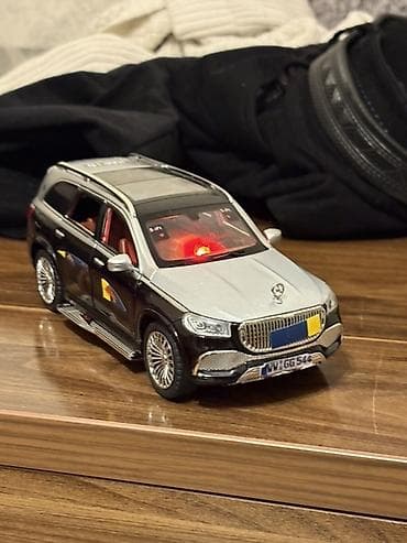 Oyuncaq model maşın – lüks SUV tipli die-cast metal və plastik qarışıq — 2