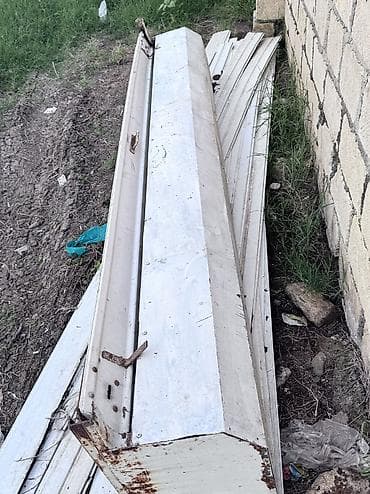 demir ceper: İşlənmiş jalüz qapı satılır Təxmini ölçüsü 3×3 m (9 m²). Mexaniki — 3