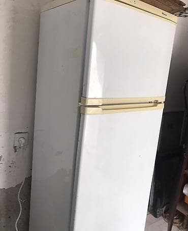 fre aparati: İki kameralı soyuducu. Ağ rəngli, klassik dizayna malik modeldir. Üst — 3