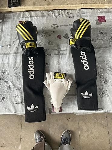 Əlcəklər: Adidas döyüş idmanları dəstı - Boks/karate üçün Adidas əlcəkləri – — 1
