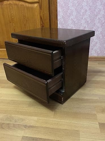 konsol masa: Tünd qəhvəyi rəngdə taxta tumbi (yataq otağı üçün). Qədimi - — 4