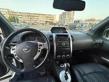 full face: Nissan X-Trail: 2.5 l | 2011 il Krossover — 2