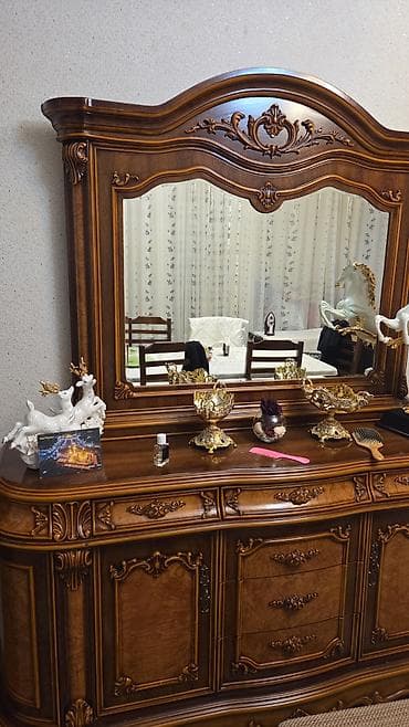 Klassik üslubda taxta qonaq otağı mebeli dəsti - Material: təbii ağac