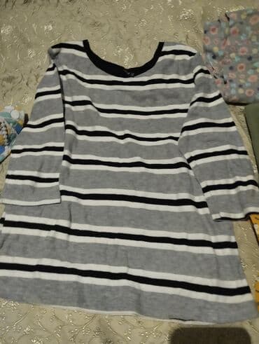 ziyafet geymleri: Məhsul paketi: ayaqqabı və geyim 1) Qırmızı idman ayaqqabıları - — 23