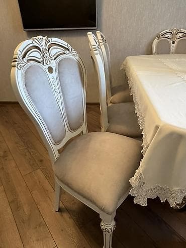 Klassik üslubda yemək dəsti - Rəng: krem-ağ karkas, açıq bej parça - at lalafo.az Klassik üslubda yemək dəsti - Rəng: krem-ağ karkas, açıq bej parça -
