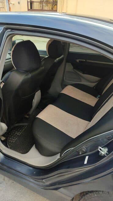 авто в кредит: Honda Civic: 1.3 л | 2008 г. Седан — 9