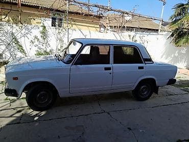 2107 satisi: Lada 2107 sedan – ağ rəng, 4 qapı, arxa ötürücülü klassik model — 2