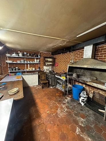 bars: Beer Room – Pub & Lunch - Yeraltı konseptli, kərpic divarlı — 8