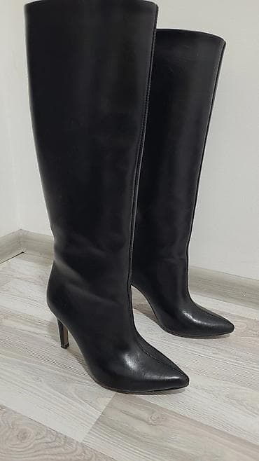 qadın çəkmələri: Qadın üçün dizə qədər dərili çəkmə Geyinilmeyib. - Rəng: qara - — 1