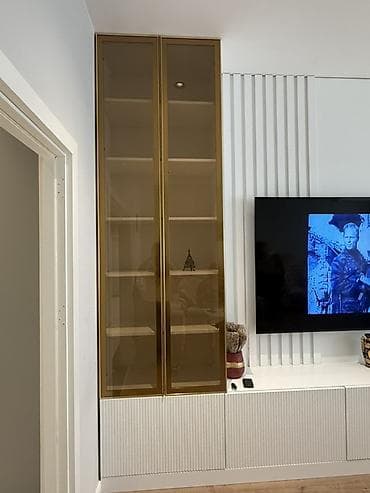 stendler: TV güzgülü divar sistemi – vitrinli modul komplekti - Dizayn: Ağ — 2
