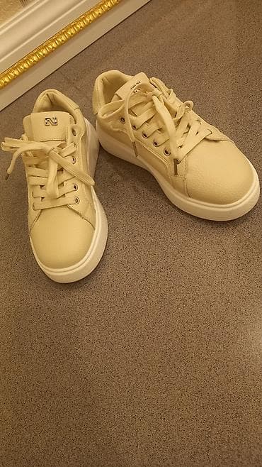 Krem rəngli uniseks idman ayaqqabısı - Material: qranullu teksturaya