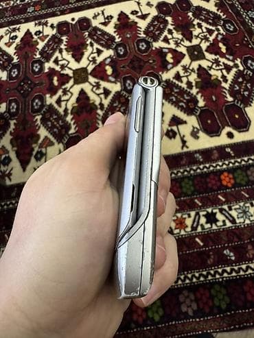 philips xenium f511: Motorola rəng - Gümüşü, Düyməli — 3