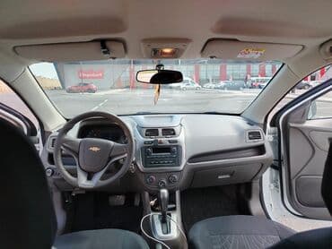 mersedes c 230: Ağ rəngdə Chevrolet Cobalt avtomobili. Salonda oturacaqlar üçün — 10