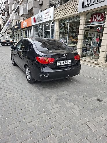 hyundai genesis: Hyundai Elantra sedan - Gövdə: 4 qapılı sedan, qara rəng - — 4