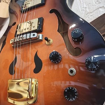 gitara temiri: Elektro-gitara Tornado Simlərin sayı: 6 İstehsalçı:Çin Çanta və kabel — 3