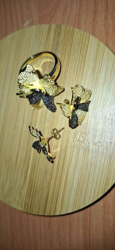 tek qas qizil sirqalar: Комплекты. Новые — 8