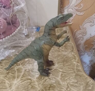 Uşaq üçün dinozavr fiquru – realist görünüşlü, yaşıl-qəhvəyi rəng