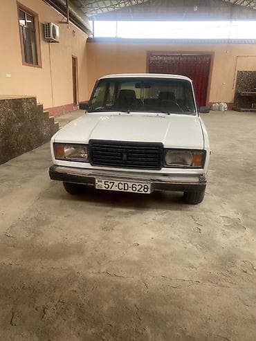 bmw 318 1995: Lada 2107, ağ rəng, sedan gövdə. Texniki xüsusiyyətlər: - Benzin — 2