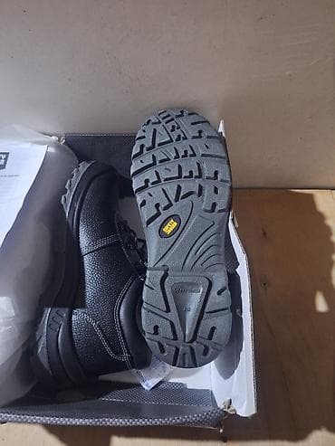 Iş ayaqqabısı Yenidir lalafo.az -da Iş ayaqqabısı Yenidir