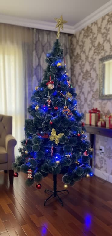 Yeni il ucun şam ağacı. Əla vəziyyətdə bu qiymətə bu hündürlükdə belə