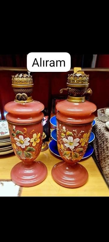 İki ədəd köhnə tipli kerosin/yağ lampası dəsti. - Material: qalın
