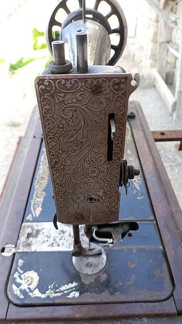bas gitara: Məhsul: Singer mexaniki tikiş maşını (antik model) Təsvir: - Klassik — 2