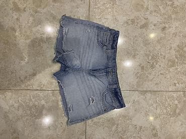 eclat de lune: Məhsul: Qadın denim şort - Model: Açıq mavi, “distressed” effektli — 2