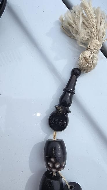 damaşnik ne demek: Qara kəhraba üslubunda təsbeh - Rəng: parlaq qara, muncuqlarda ağ — 2