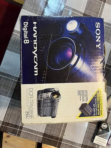 Kompüter, noutbuk və planşetlər: Sony Handycam Digital8 videokamera Xüsusiyyətlər: - Digital8 kasseta — 7