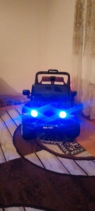 Uşaq üçün elektrikli maşın – Jeep tipli, qara rəng. Xüsusiyyətlər: - — 1