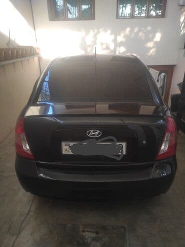 hundai disk: Hyundai Accent – sedan, qara rəng. Xarici: - Qara gövdə, qara — 1