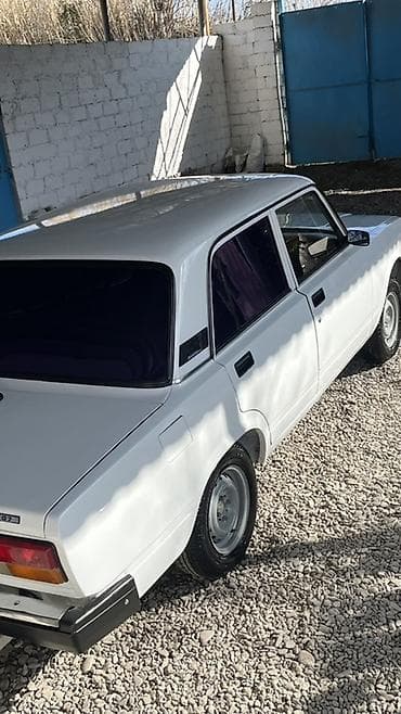 w210 qapı: Model: VAZ 2107 (klassik “Jiquli” sedan) Kuzov: 4 qapılı, ağ rəng — 8