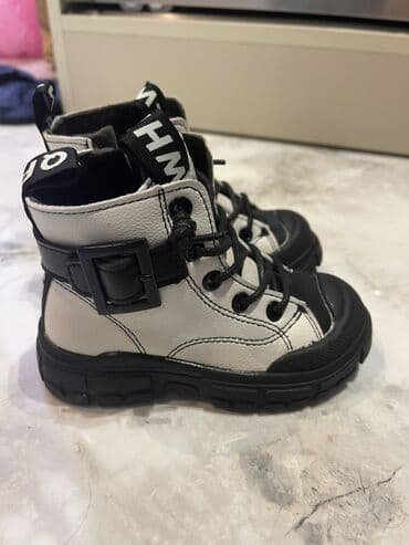 детская обувь сапожки: Uşaq üçün qara-ağ rəngli dərimsi materialdan yüksək boğazlı botlar — 3