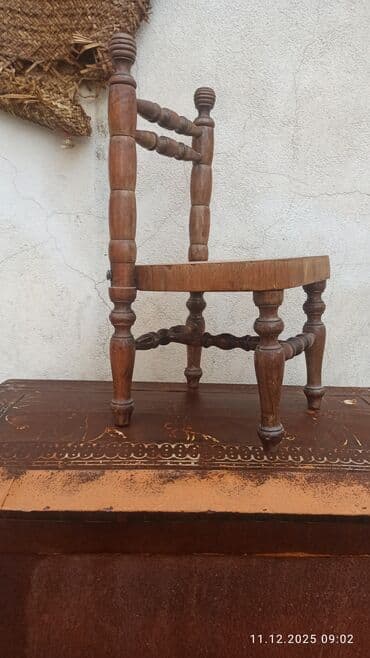 Taxta miniatür stul - Material: tam ağac (ləpəli, torna işləməli