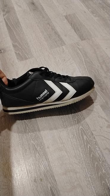 krasofkalar 2022: Hummel “ninetyone” qadin idman ayaqqabısı - Rəng: qara, ağ detallarla — 1