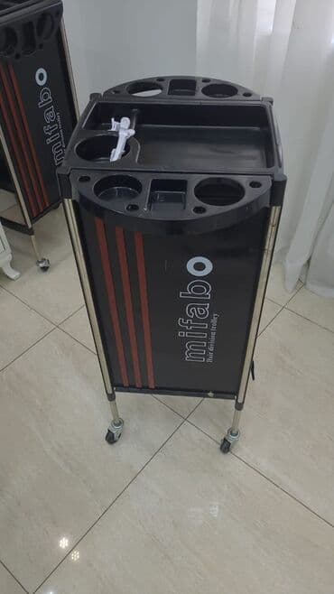 вешалки для магазина: Стеклянная витрина-шкаф — 5