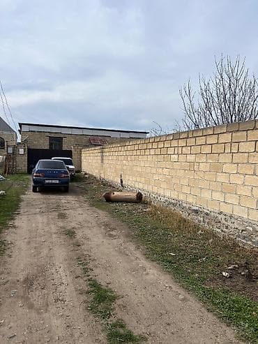 ucuz evler 2022: Satılır: həyət evi və torpaq sahəsi 24 Sotun içində yarı tikili 3 Otaq — 1