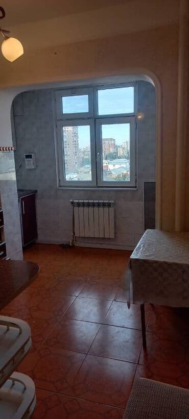 günəşlidə kirayə: Xətai rayonu,Kğhnə Günəşli qəsəbəsi,Afrodita restoranının yaxınlığı,10 — 6