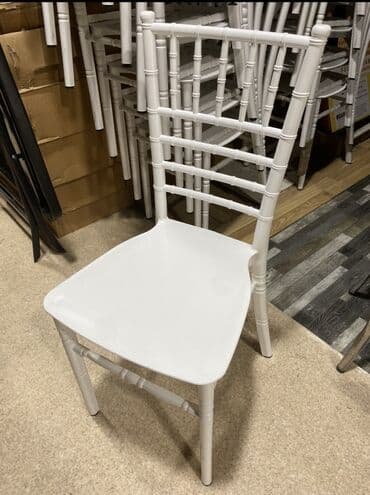 karkaz: Ağ rəngli, zərif dizaynlı banket/ziyafət stulları. Xüsusiyyətlər: - — 6