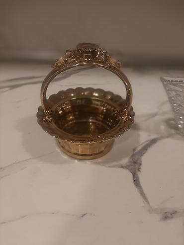 Metal dekorativ səbət/kasacıq - Material: parlaq qızılı rəngli metal