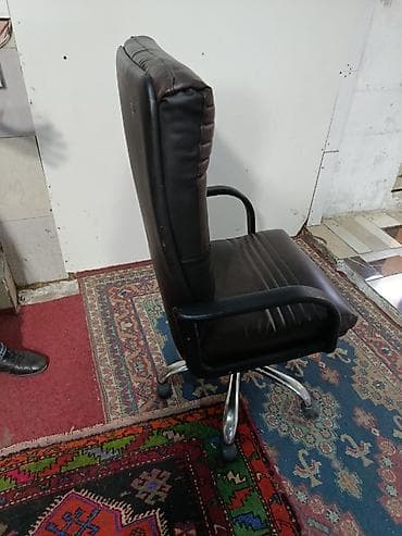 dəri divan: Təkərli, Qolları tənzimlənmir, Süni dəri — 1