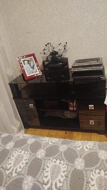 ev əşyalar: Səliqəli istifadə olunmuş, müasir dizaynlı və çox funksional TV — 1