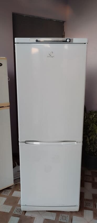 Mətbəx texnikası: İşlənmiş 2 qapılı Indesit Soyuducu Satılır, rəng - Ağ — 2