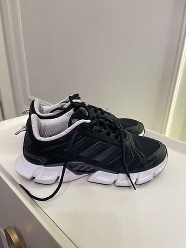 adıdas: Original Adidas 40 ölçü/39 ölçüye uyğundur.Az geyinilib — 2