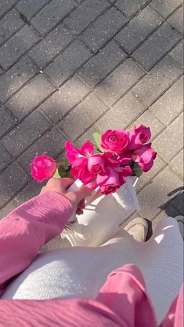 Salam, 29 yasim var, Gəncə şəhərində yaşayiram. Məktəbden və ya