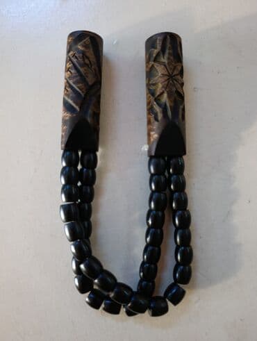 kəhrəba təsbehlər: Tesbeh el işi Ebanit 50 Azn almışdım 35 Azn Satıram WhatsApp — 5