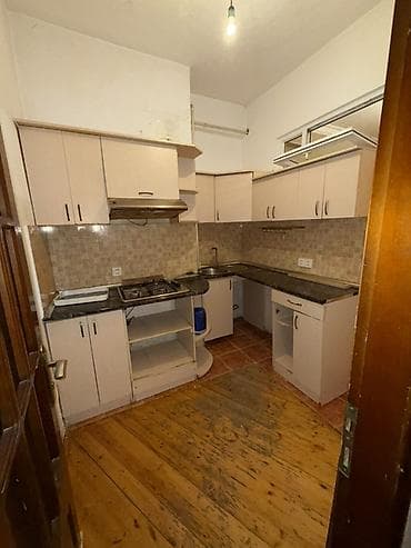 qaracuxur kiraye ev: Həzi Aslanovda Metronun Yanında Neptun Market olan Binada 3 otağlı Hər — 6