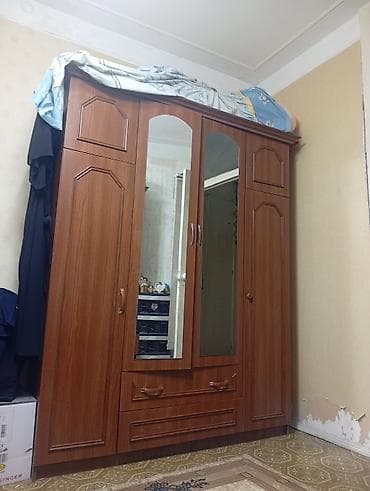 - Dördkapılı taxta qarderob - Material: ağac naxışlı laminat - Ön